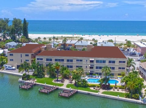 Westwinds Waterfront Resort Apartment hotel in Treasure Island