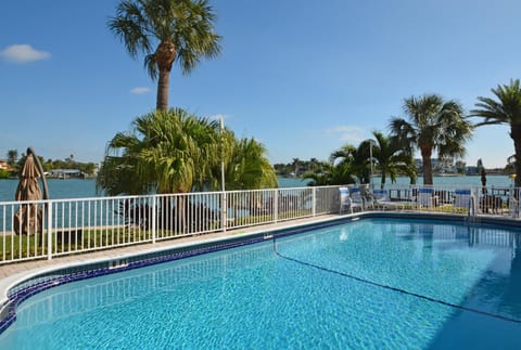 Westwinds Waterfront Resort Apartment hotel in Treasure Island