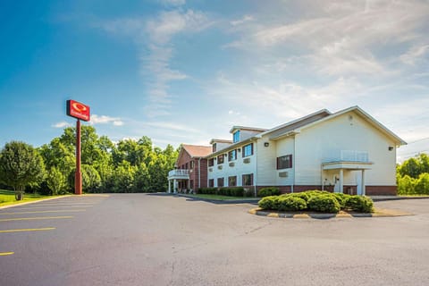 Econo Lodge Inn & Suites Hotel in Tennessee