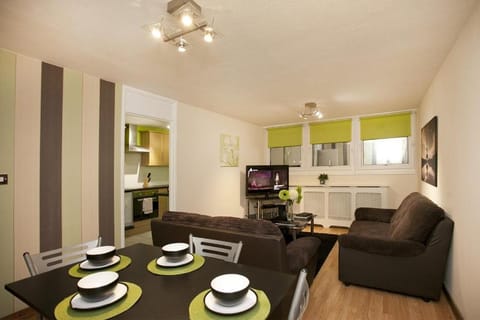 Victoria Centre Apartments in the Victoria Centre Shopping Centre - Nottingham City Centre - 24 hours access - Most Central Location, Lounge, Full Kitchen, Washing Machine - Opposite Hilton by Restaurants & Shops - Outdoor Parking from five pounds a day Copropriété in Nottingham
