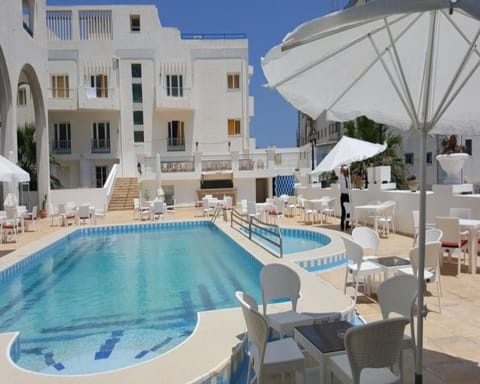 Patio, Pool view, Swimming pool