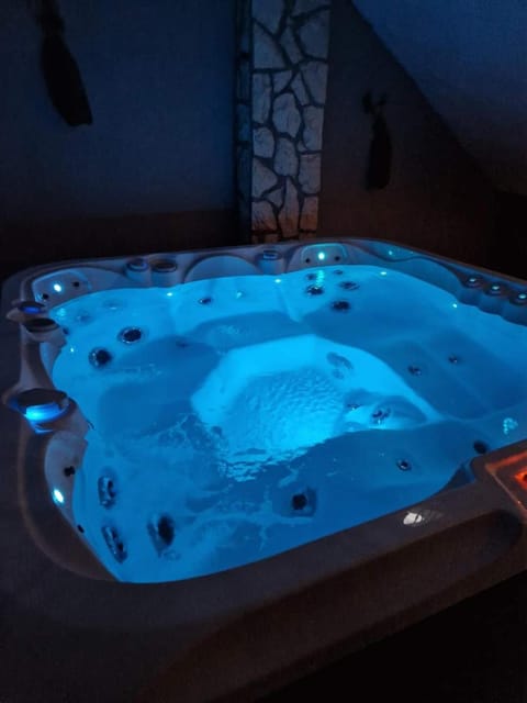 Loro House & Jacuzzi House in Šibenik-Knin County, Croatia