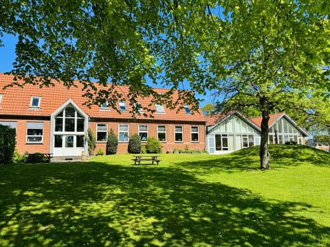 Property building, Natural landscape, Garden, Garden, Garden view