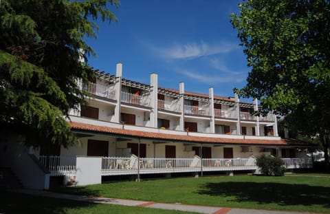 Facade/entrance, View (from property/room)