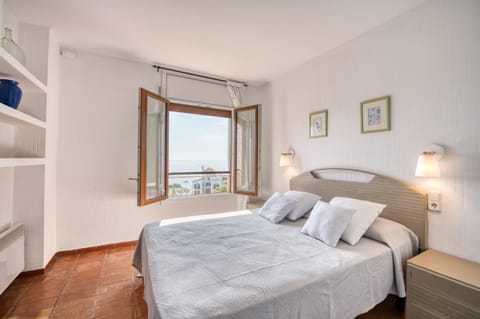 Panoramic Sea Views Apartment in Calella de Palafrugell