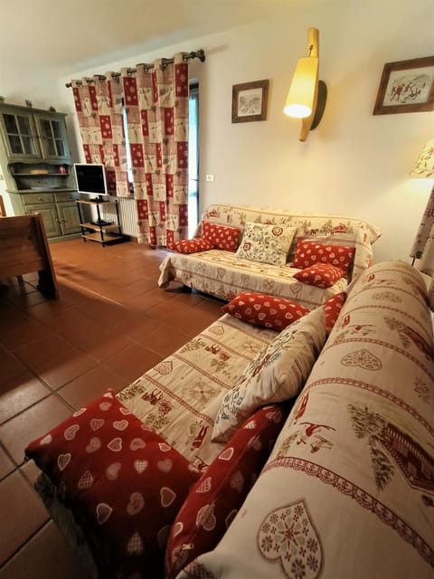 Communal lounge/ TV room, TV and multimedia, Living room