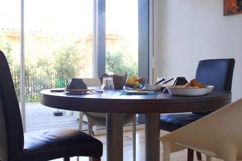 Dining area, Buffet breakfast