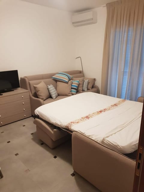 Living room, air conditioner