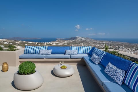 Halcyon Days Suites Aparthotel in Santorini