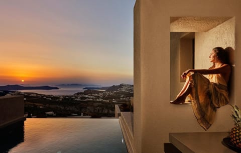 Halcyon Days Suites Apartahotel in Santorini