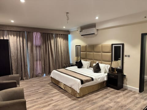 Bed, Seating area, Bedroom, air conditioner