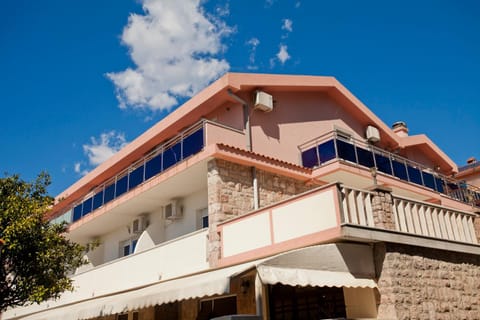 Facade/entrance, Spring, Solarium, View (from property/room), Balcony/Terrace, Area and facilities