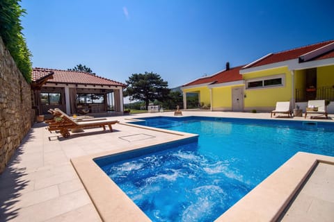 Property building, Garden, Seating area, Mountain view, Swimming pool