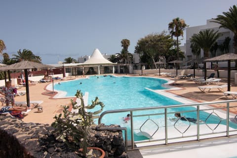 Playa Roca penthouse. Great sea views! Condo in Costa Teguise