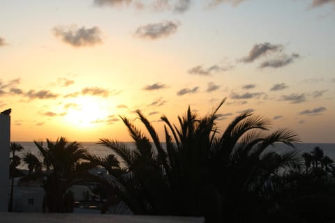 Playa Roca penthouse. Great sea views! Apartment in Costa Teguise