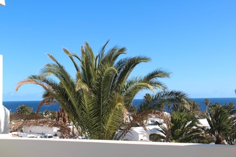 Playa Roca penthouse. Great sea views! Condo in Costa Teguise