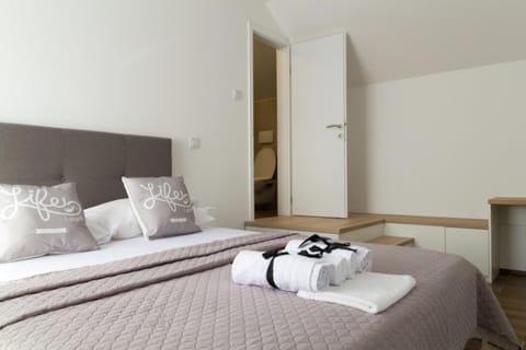 Airport room's Residence Garden Bed and Breakfast in City of Zagreb