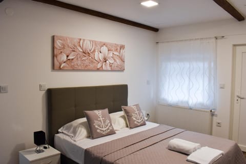 Airport room's Residence Garden Bed and Breakfast in City of Zagreb