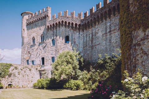 Castello Malaspina di Fosdinovo Bed and Breakfast in Province of Massa and Carrara