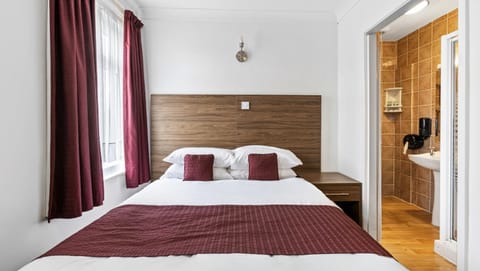 Bed, Photo of the whole room, wardrobe