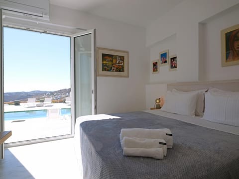 Bed, Bedroom, Pool view, Swimming pool, towels