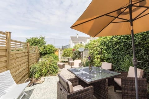 Patio, Garden, Garden, Seating area, Dining area