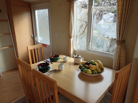 Coffee/tea facilities, Dining area