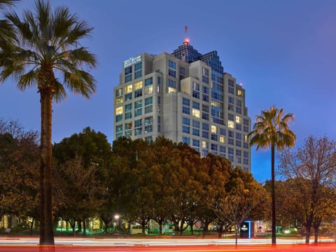 Hilton Los Angeles North-Glendale & Executive Meeting Center Hotel in Glendale