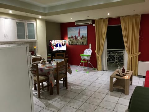 TV and multimedia, Living room, Seating area, Dining area