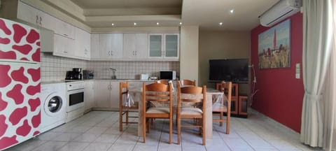Dining area, kitchen