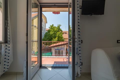 TV and multimedia, View (from property/room), Balcony/Terrace, City view