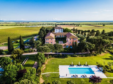 Property building, Spring, Bird's eye view, Garden, Garden, Pool view, Swimming pool