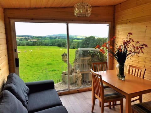 Natural landscape, Kitchen or kitchenette, Seating area, Dining area, Mountain view