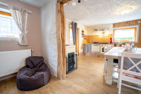 Dining area, kitchen