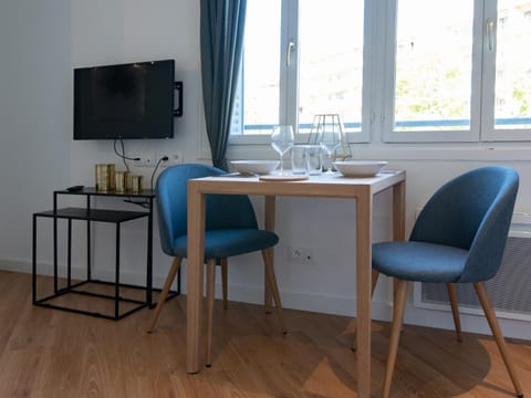 Living room, Dining area