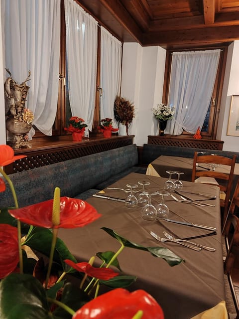 Restaurant/places to eat, Dining area