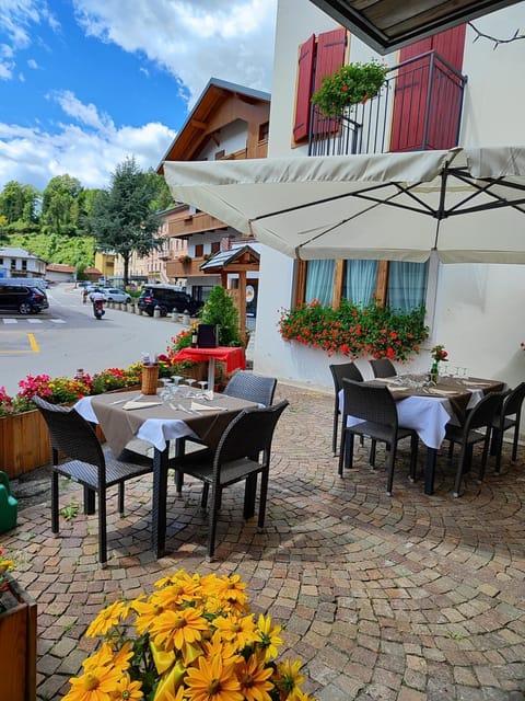 Restaurant/places to eat, Dining area, Dinner