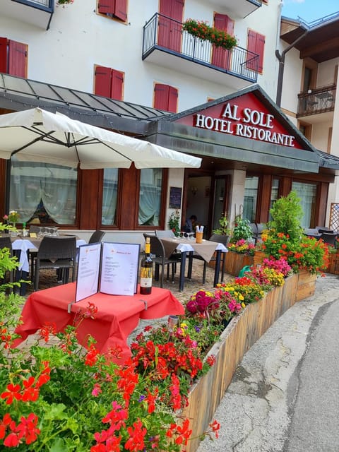 Property building, Restaurant/places to eat, Spring, Banquet/Function facilities