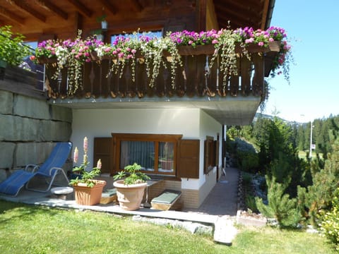 Facade/entrance, Garden, Balcony/Terrace