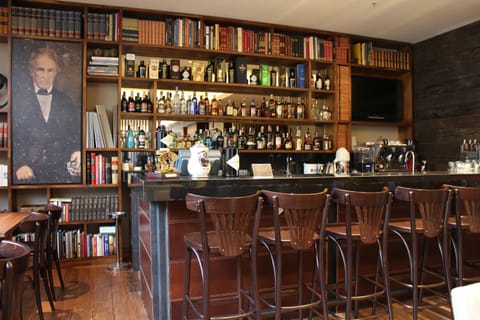 Lounge or bar, Lounge or bar