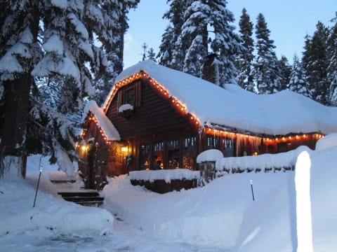 Cottage Inn At Lake Tahoe Bed and Breakfast in Tahoe City