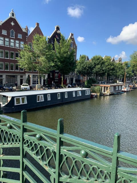 Boat no Breakfast Barco atracado in Amsterdam