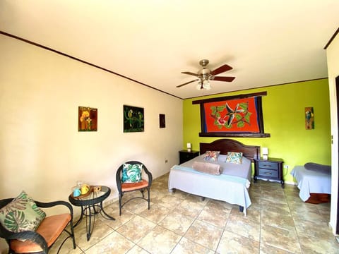 Bed, Photo of the whole room, Decorative detail, Seating area, Bedroom