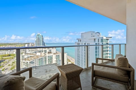 Lyfe Residence Building - Private apts over the beach Apartment in Hollywood Beach