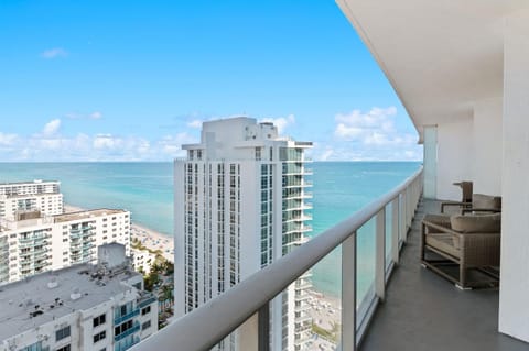 Lyfe Residence Building - Private apts over the beach Apartment in Hollywood Beach