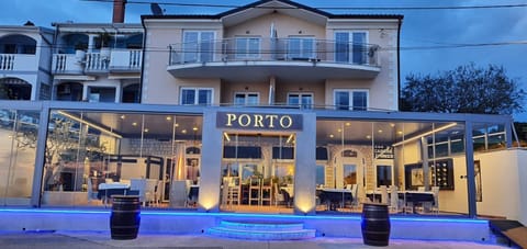 Property building, Restaurant/places to eat