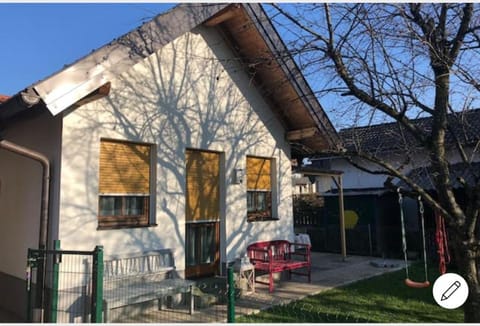 Knusperhaus mit Garten House in Salzburg