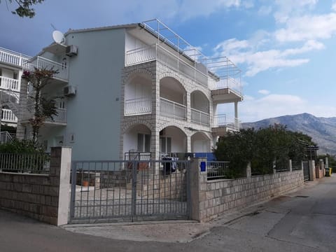 Property building, Facade/entrance