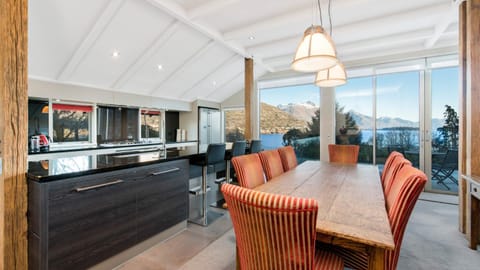 Stewart Lodge Luxury Spa House in Queenstown