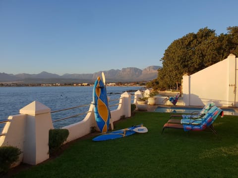 Westbank Private Beach Villa, 4 Bedrooms, Private pool, on the Beach! Chalet in Cape Town